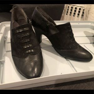 Suede/leather loafer style booties